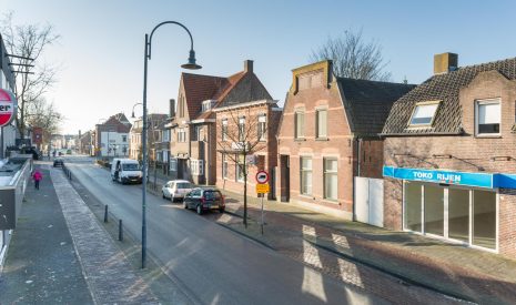 Te Huur: Foto Winkelruimte aan de Hoofdstraat 65 in Rijen