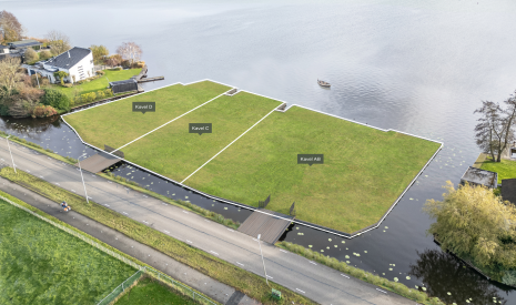 Te : Foto  aan de Nieuwkoop in Nieuwkoop