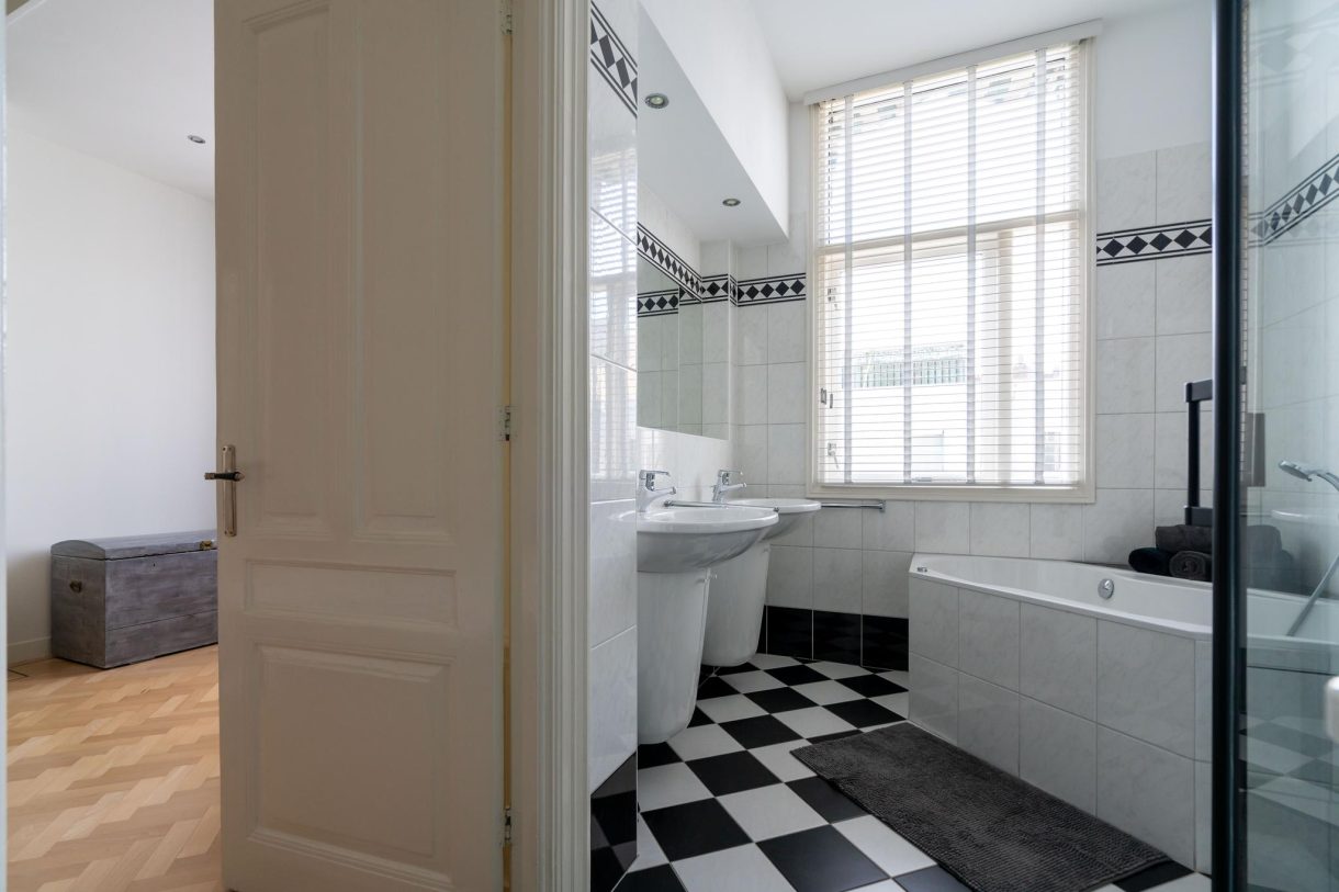 Te koop: Foto Woonhuis aan de Van Boetzelaerlaan 62 in 's-Gravenhage