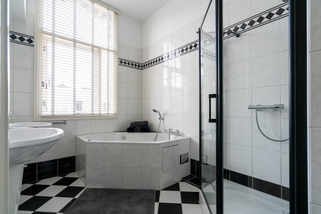 Te koop: Foto Woonhuis aan de Van Boetzelaerlaan 62 in 's-Gravenhage