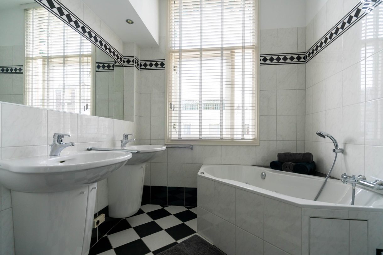 Te koop: Foto Woonhuis aan de Van Boetzelaerlaan 62 in 's-Gravenhage