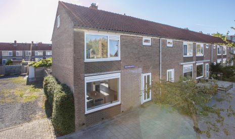 Te koop: Foto Woonhuis aan de Burgemeester Lammerschaagstraat 1 in Krommenie