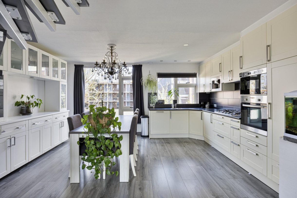 Te koop: Foto Appartement aan de Witte de Withstraat 8 in Alphen aan den Rijn