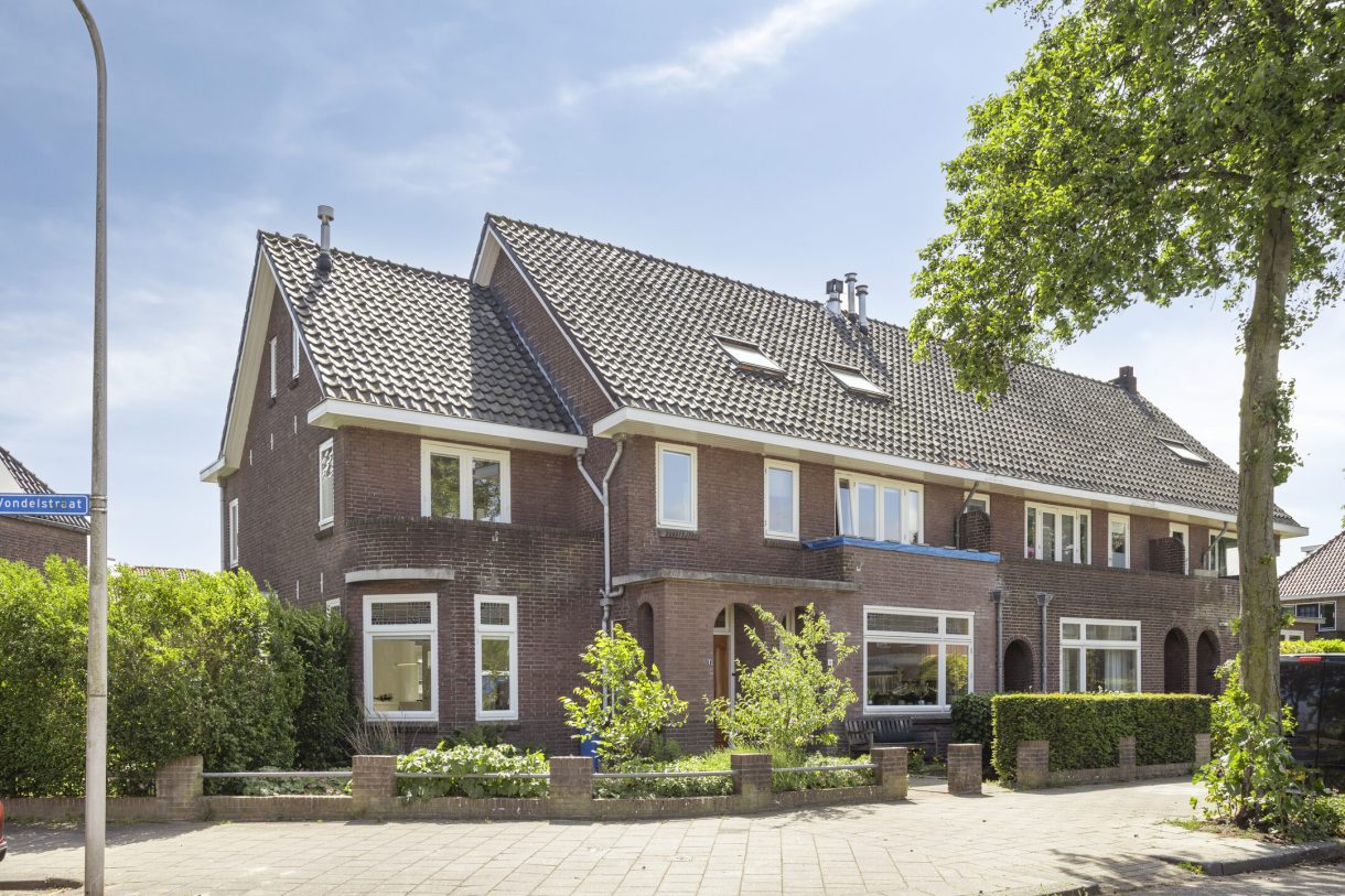 Te koop: Foto Woonhuis aan de Toussaintplein 8 in Alphen aan den Rijn