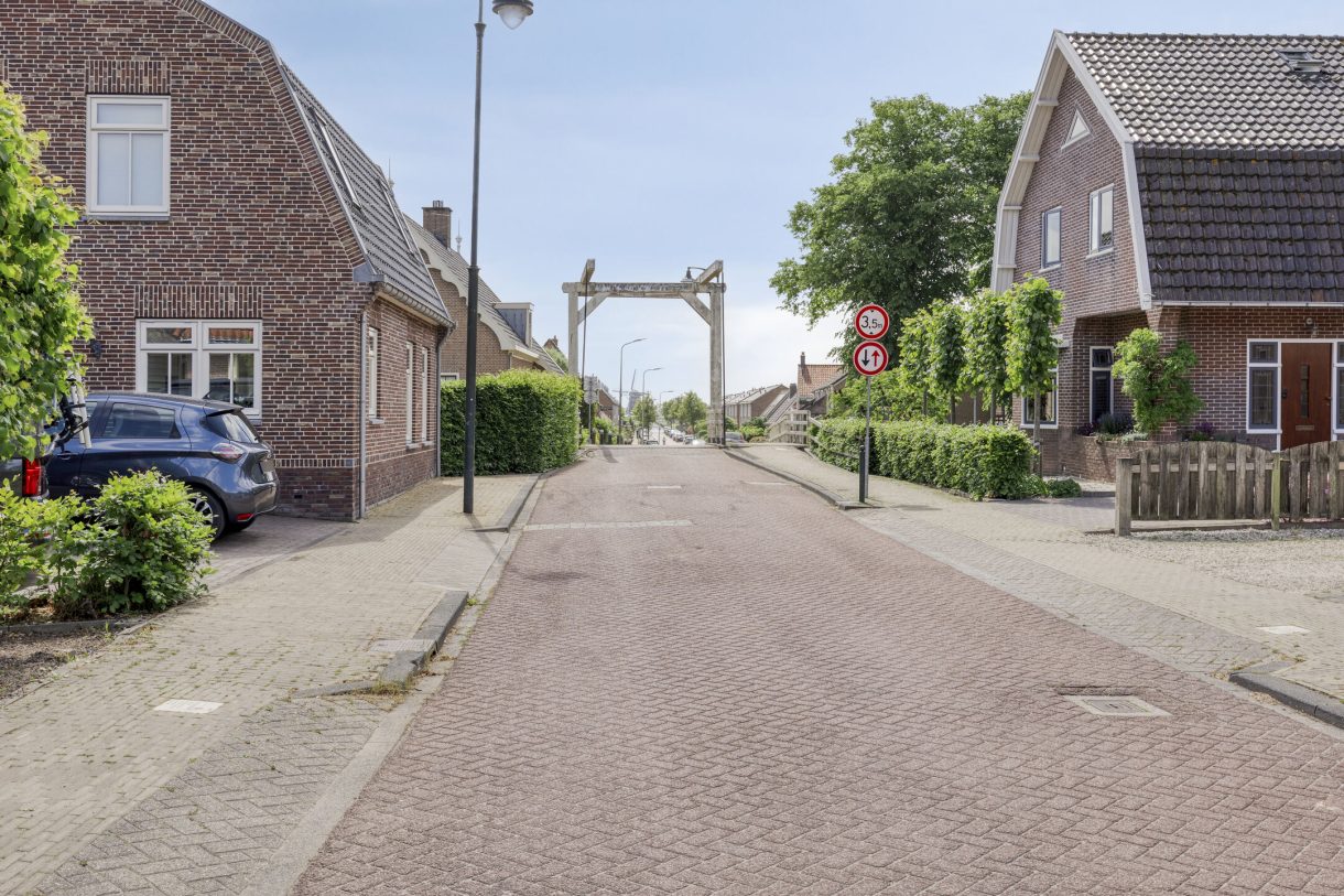 Te koop: Foto Woonhuis aan de Dokter van der Windhof 26 in Aarlanderveen