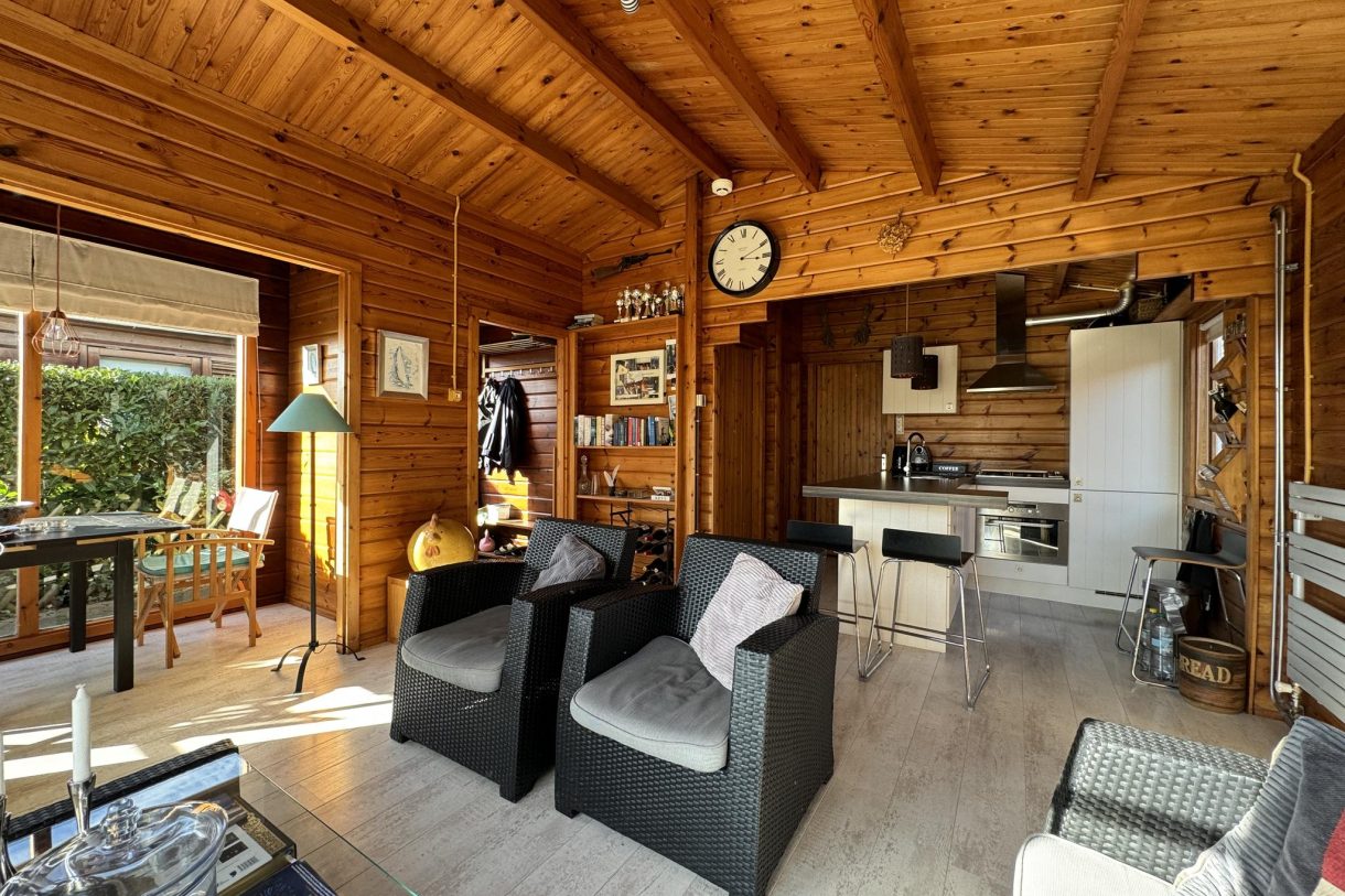 Te koop: Foto Woonhuis aan de Nieuw-Loosdrechtsedijk 212C5 in Loosdrecht