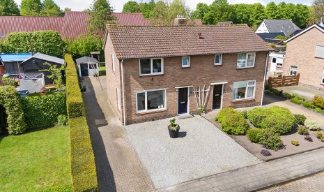 Te koop: Foto Woonhuis aan de Burg. van Veenlaan 8 in Nijeveen