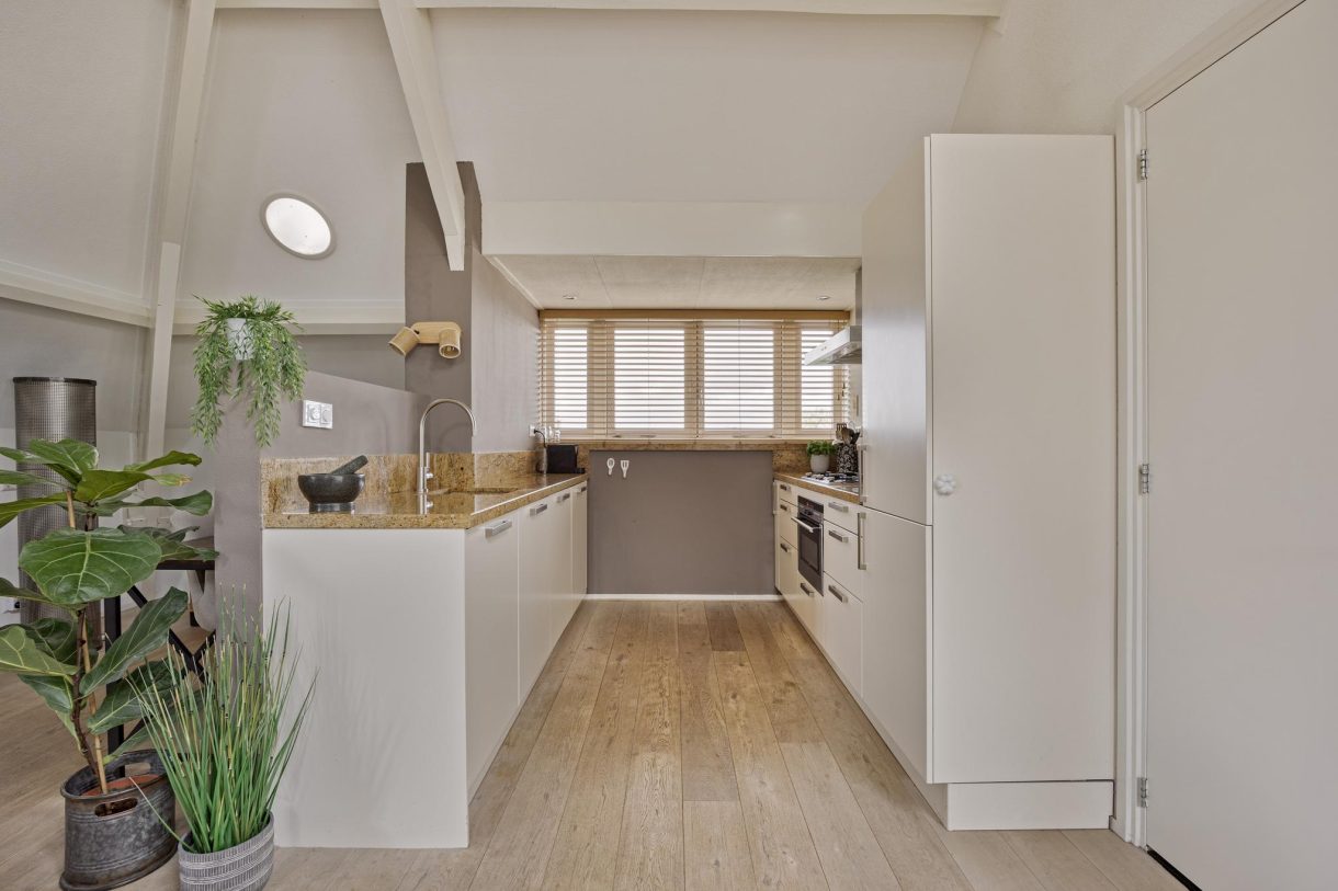 Te koop: Foto Appartement aan de Overtoom 66H in Westzaan