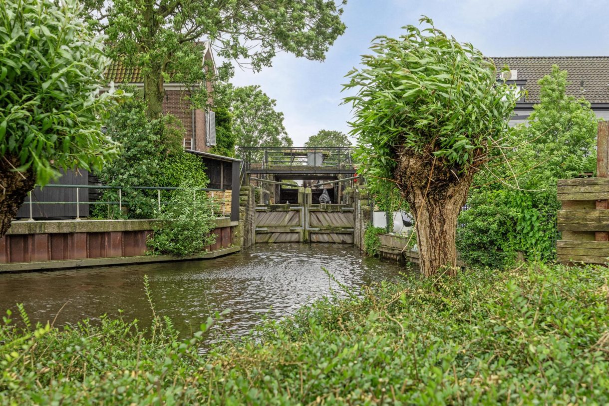 Te koop: Foto Appartement aan de Overtoom 66H in Westzaan