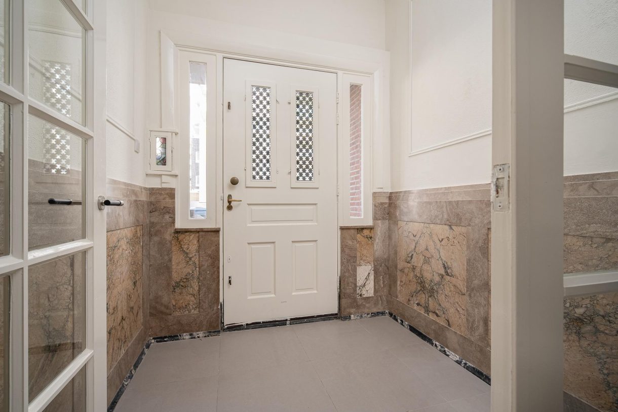 Te huur: Foto Woonhuis aan de Gevers Deynootweg 143 in 's-Gravenhage