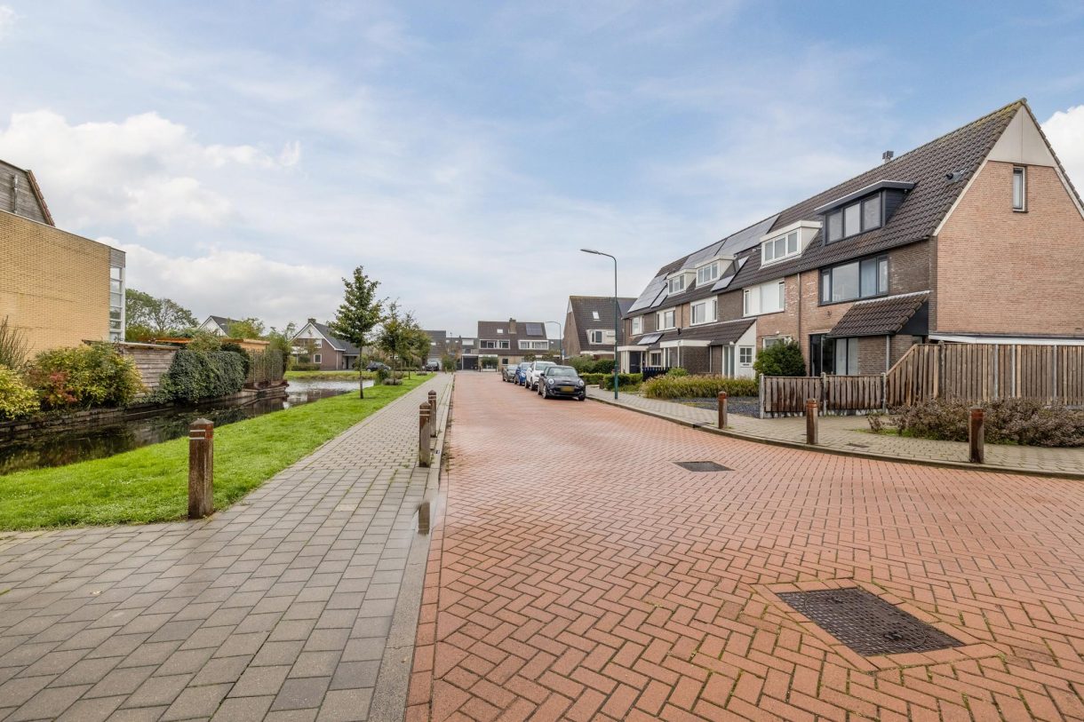 Te koop: Foto Woonhuis aan de Zwanebloem 15 in Kockengen