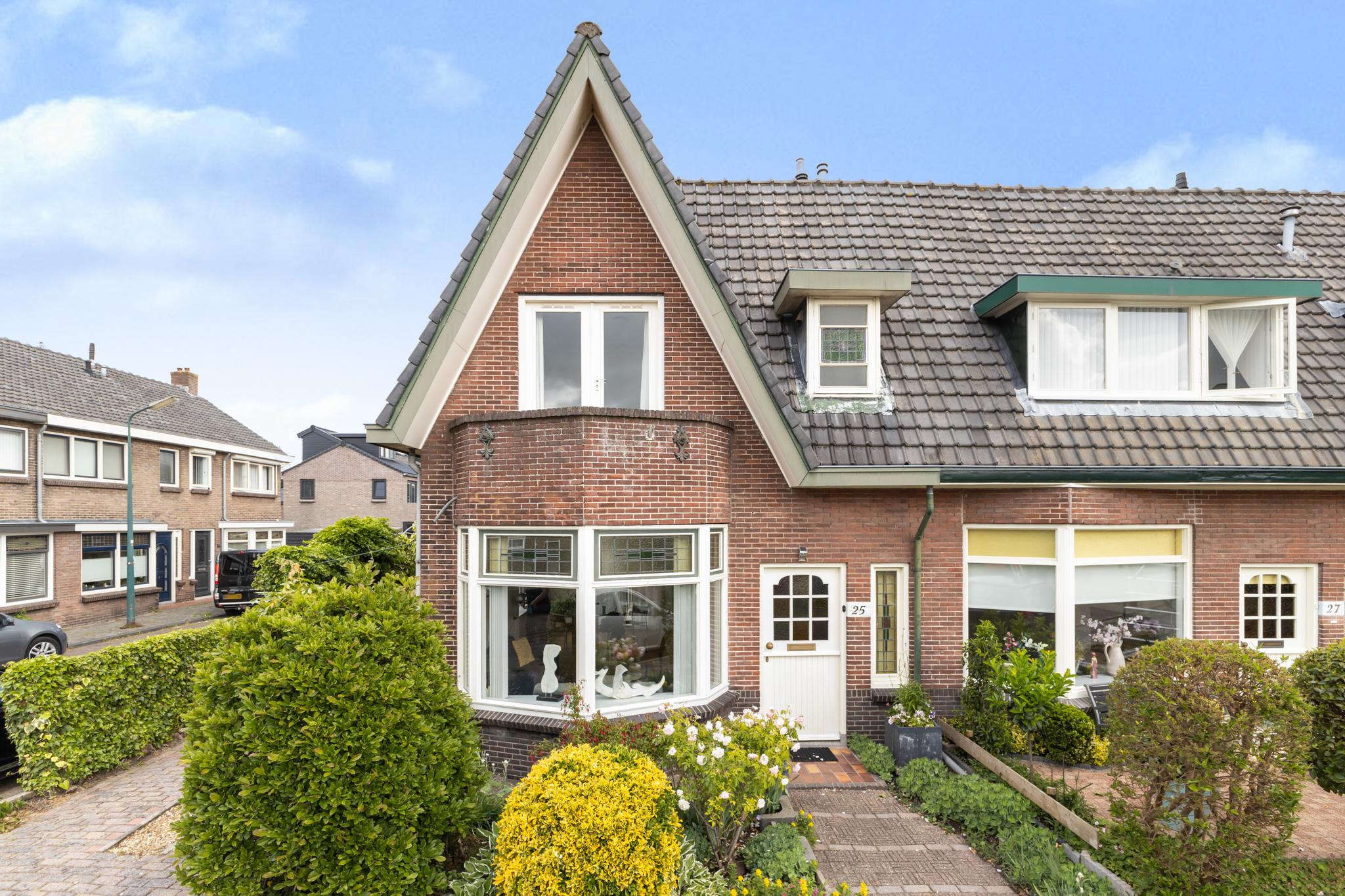 koop  Woerden  Burg. Schalijstraat 25 – Hoofdfoto