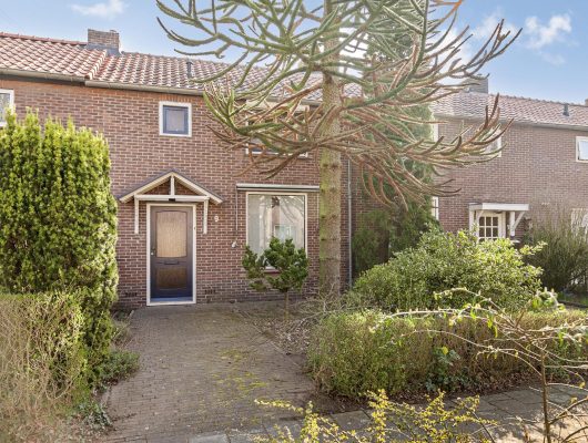 Hoofdfoto van Best Prof. Titus Brandsmastraat 9