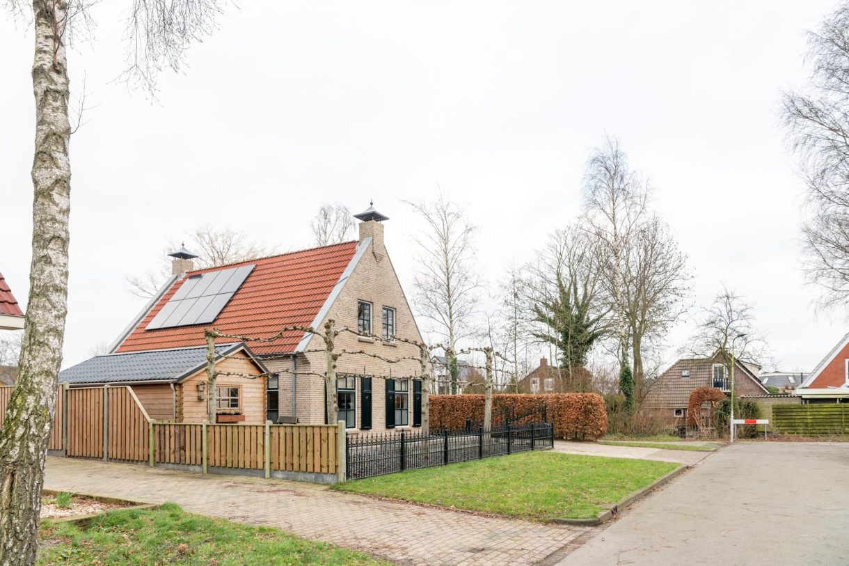 Te koop: Foto Woonhuis aan de De Opslach 13 in Augustinusga