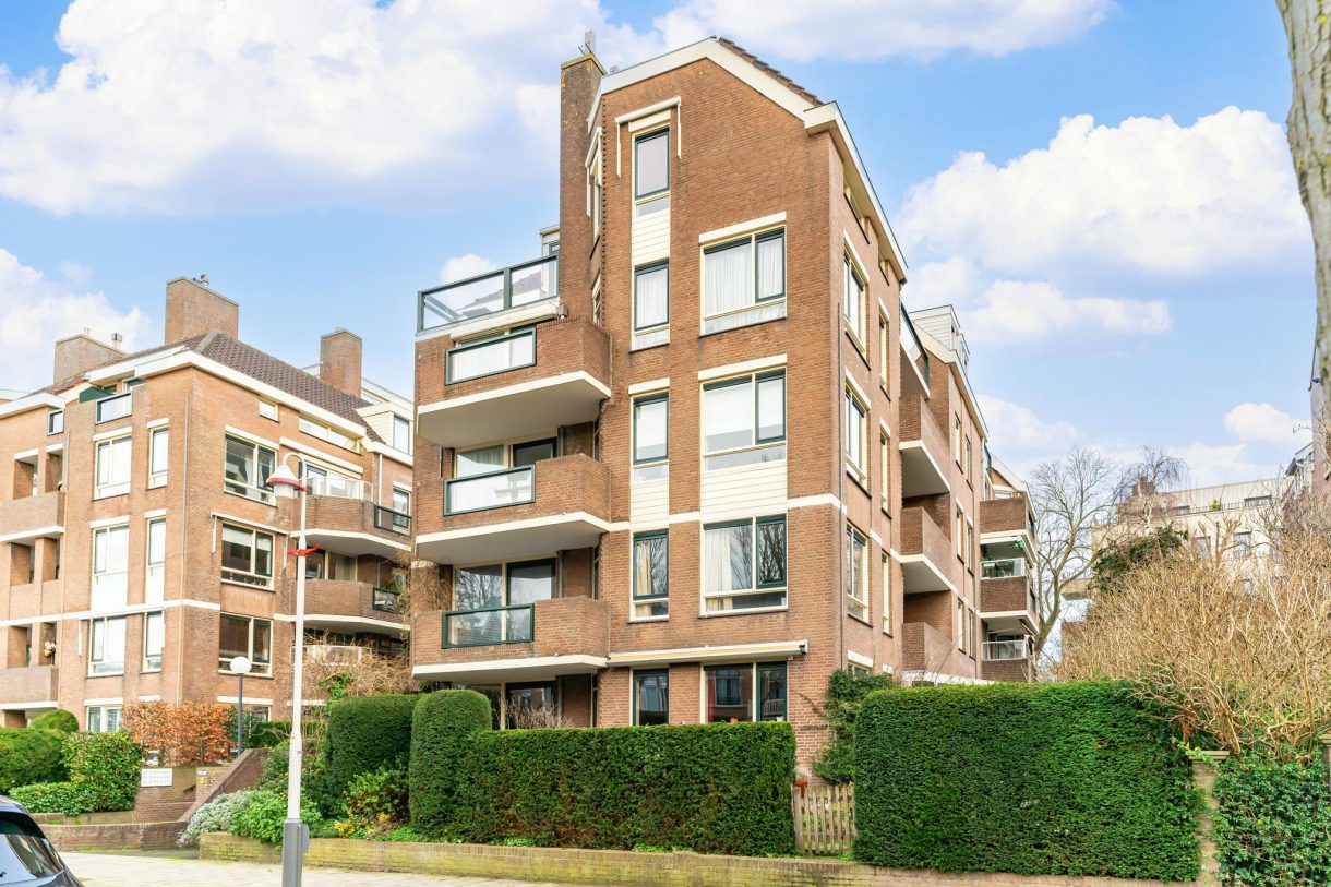 Te koop: Foto Appartement aan de Johan van Oldenbarneveltlaan 23H in 's-Gravenhage