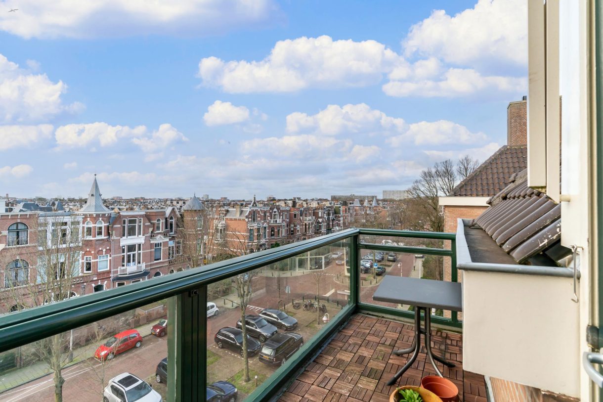 Te koop: Foto Appartement aan de Johan van Oldenbarneveltlaan 23H in 's-Gravenhage