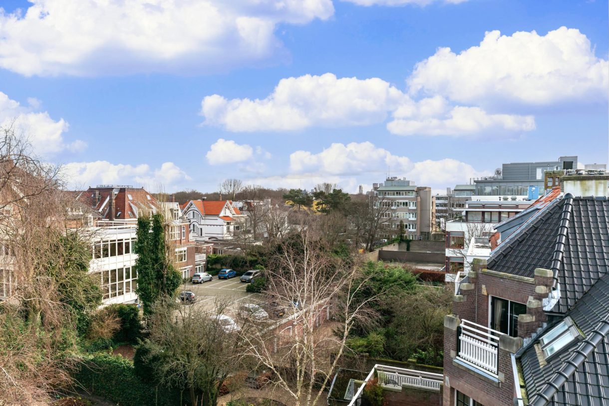 Te koop: Foto Appartement aan de Johan van Oldenbarneveltlaan 23H in 's-Gravenhage