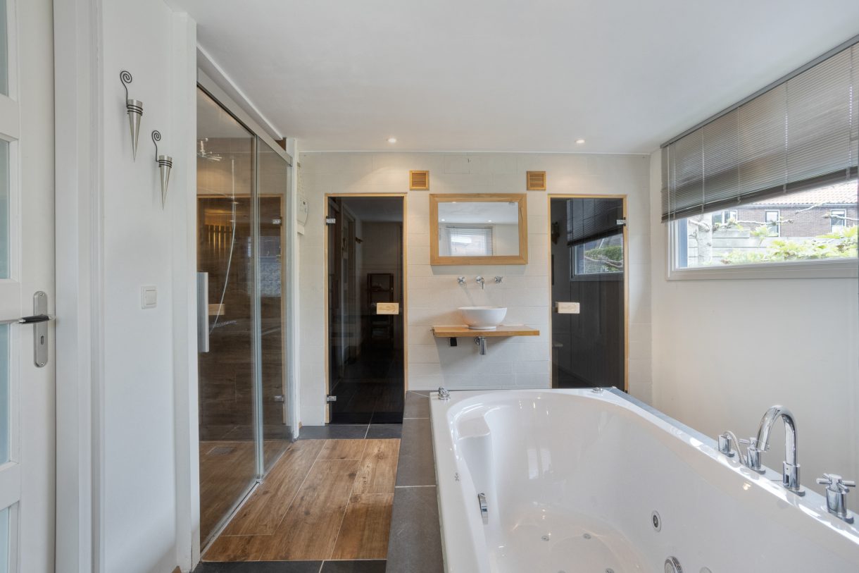 Te koop: Foto Woonhuis aan de Kerkstraat 13 in Woubrugge