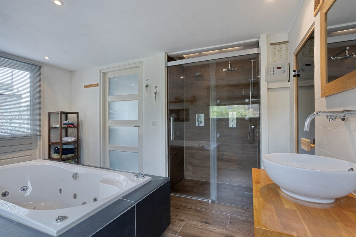 Te koop: Foto Woonhuis aan de Kerkstraat 13 in Woubrugge