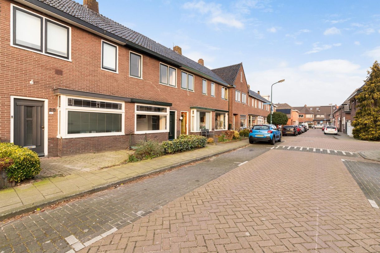 Te koop: Foto Woonhuis aan de Dahliastraat 18 in Woerden