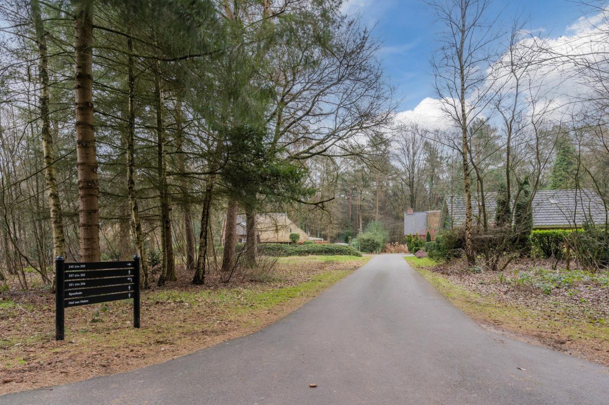 Te koop: Foto Woonhuis aan de Hof van Halenweg 2-346 in Hooghalen