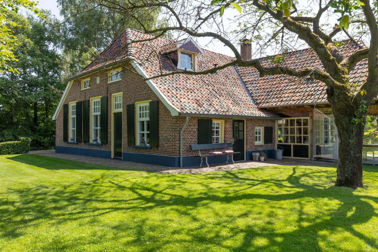 Te koop: Foto Woonhuis aan de Apenhorsterweg 2 in De Heurne