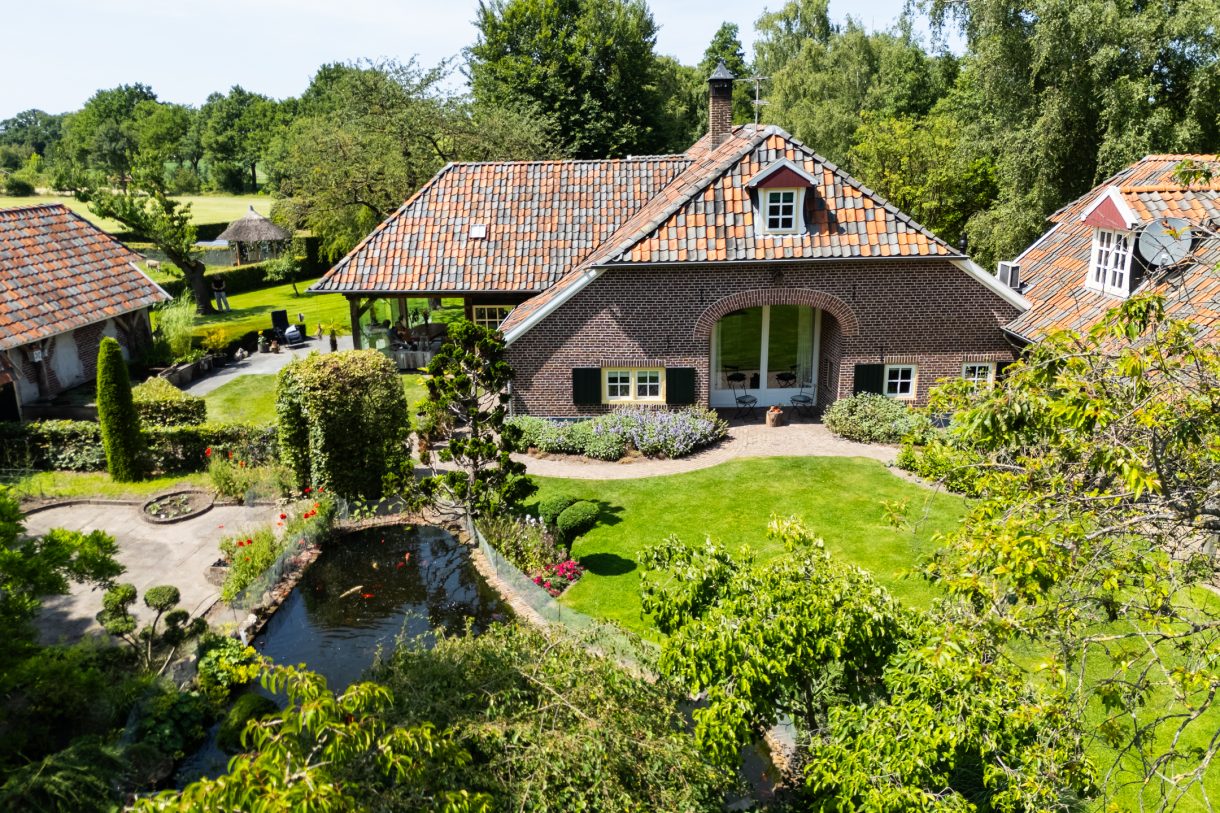 Te koop: Foto Woonhuis aan de Apenhorsterweg 2 in De Heurne