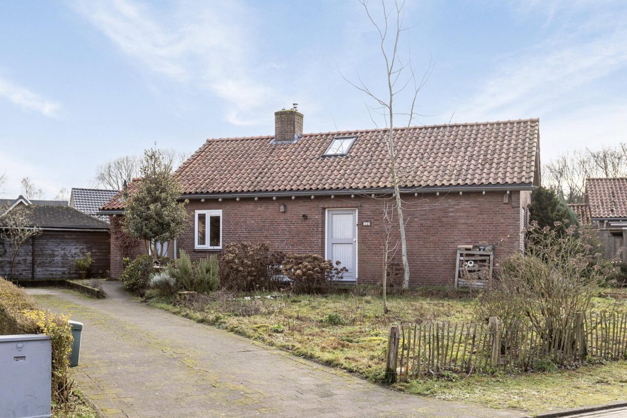 Te koop: Foto Woonhuis aan de Pastoor van Houtstraat 12 in Odiliapeel