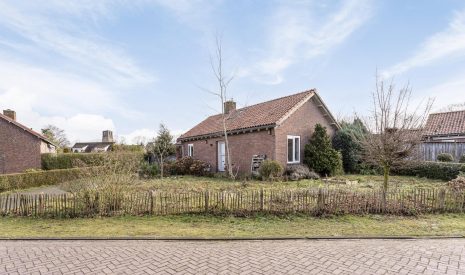 Te koop: Foto Woonhuis aan de Pastoor van Houtstraat 12 in Odiliapeel