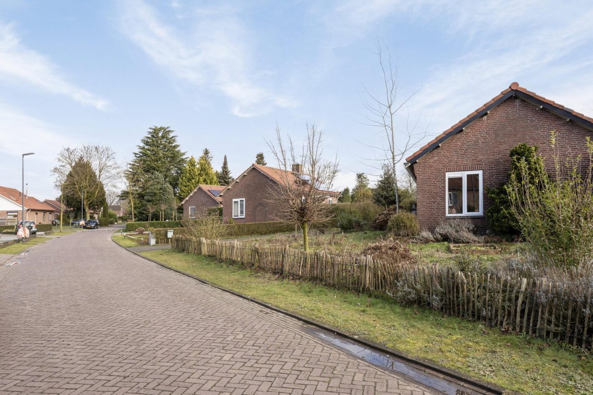 Te koop: Foto Woonhuis aan de Pastoor van Houtstraat 12 in Odiliapeel