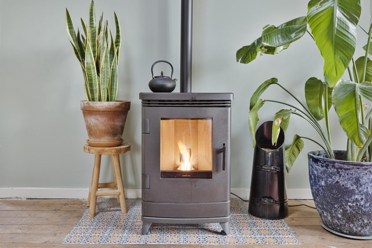 Te koop: Foto Woonhuis aan de Pastoor van Houtstraat 12 in Odiliapeel