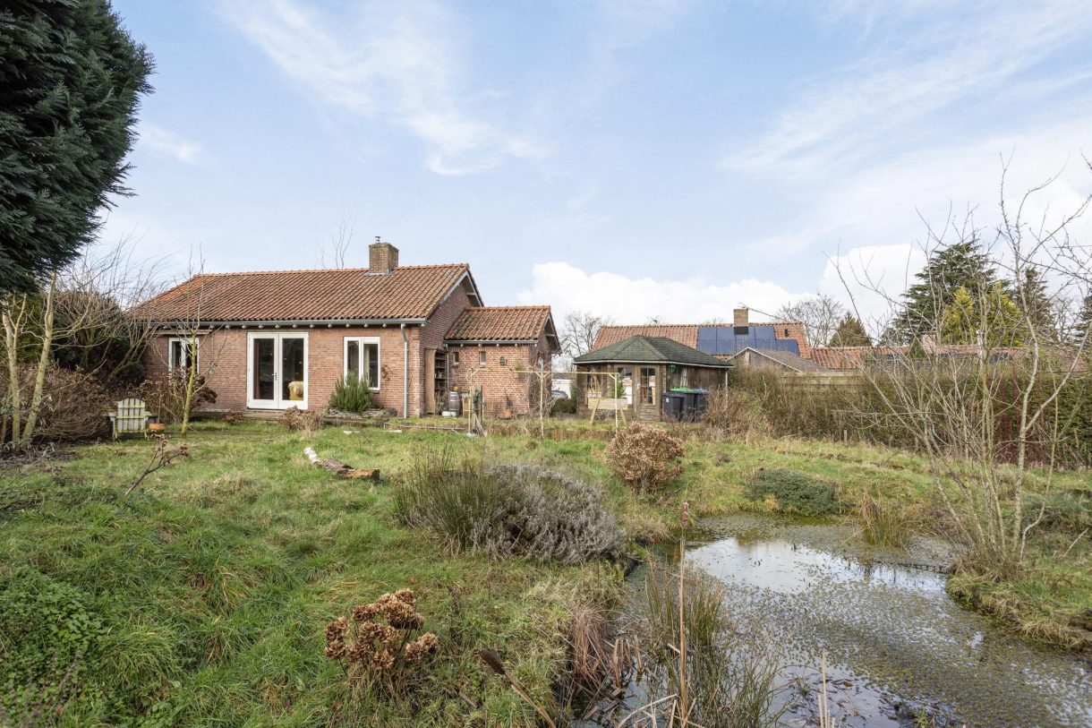 Te koop: Foto Woonhuis aan de Pastoor van Houtstraat 12 in Odiliapeel