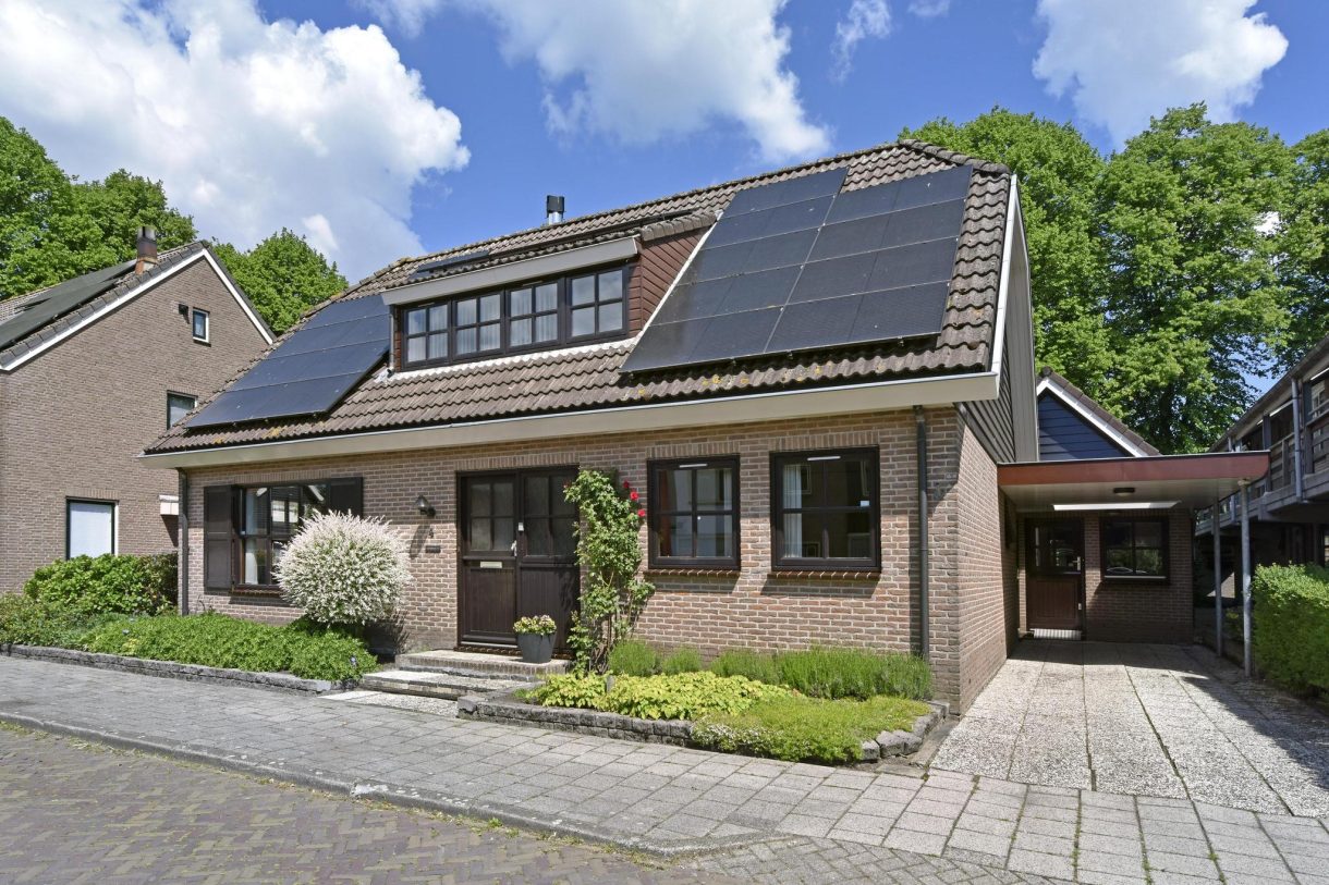 Te koop: Foto Woonhuis aan de Van der Leeplein 4 in Aarlanderveen