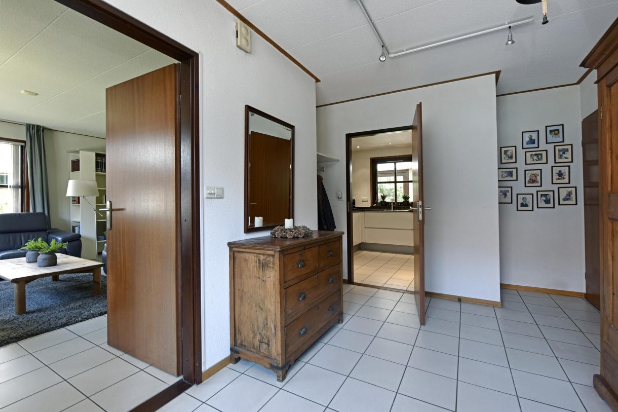 Te koop: Foto Woonhuis aan de Van der Leeplein 4 in Aarlanderveen