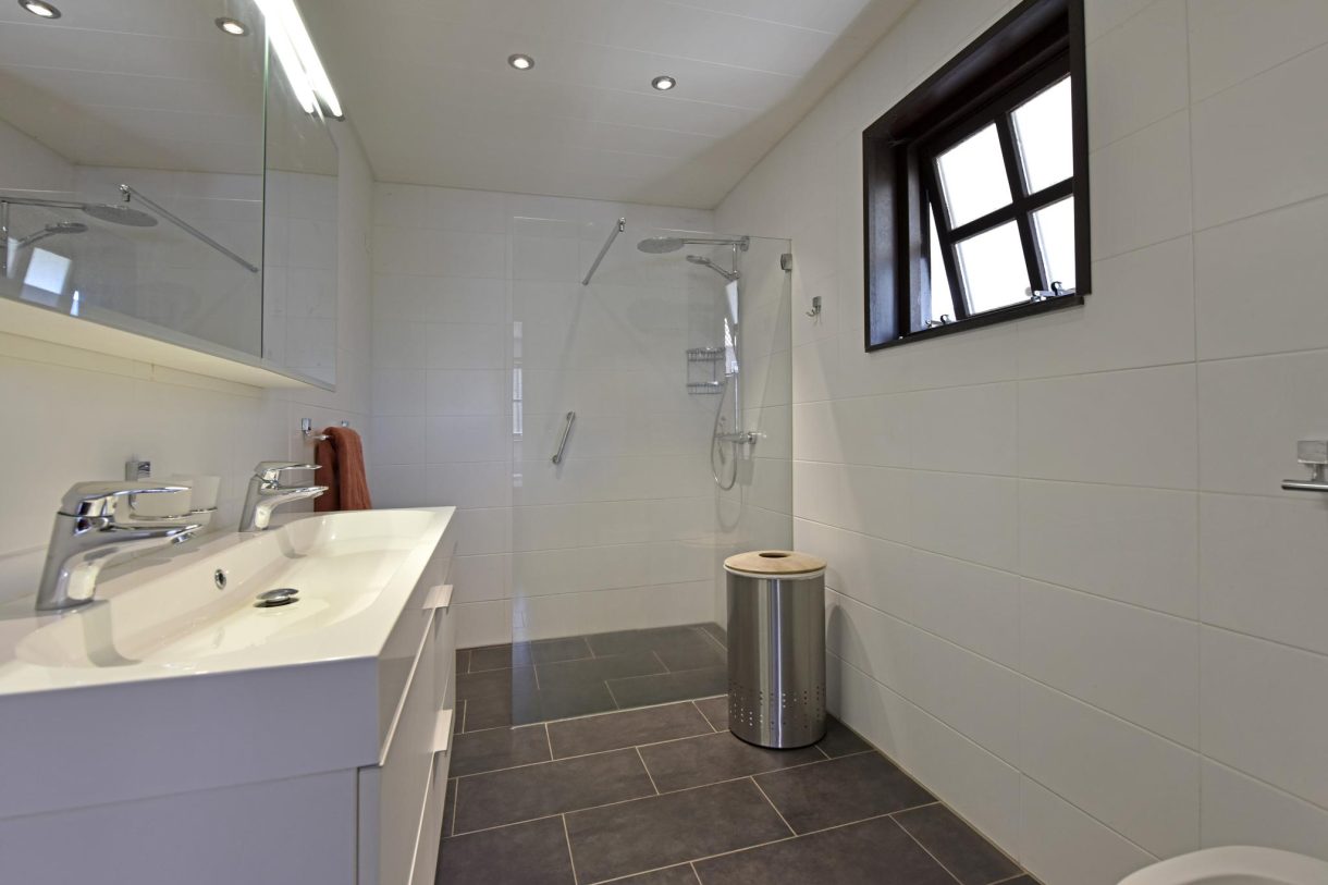 Te koop: Foto Woonhuis aan de Van der Leeplein 4 in Aarlanderveen