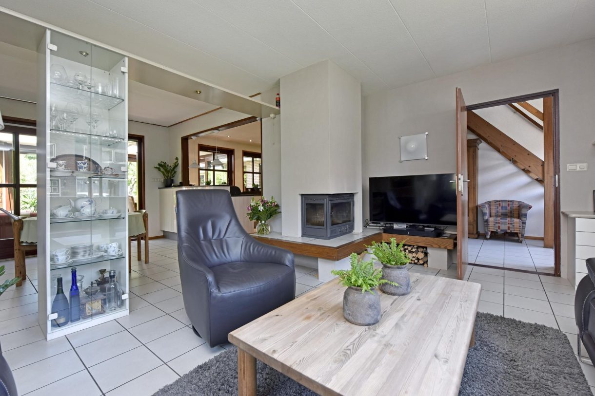 Te koop: Foto Woonhuis aan de Van der Leeplein 4 in Aarlanderveen