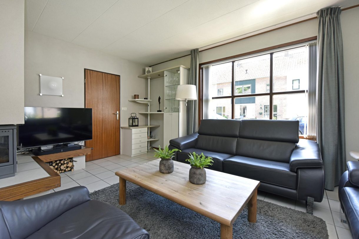 Te koop: Foto Woonhuis aan de Van der Leeplein 4 in Aarlanderveen