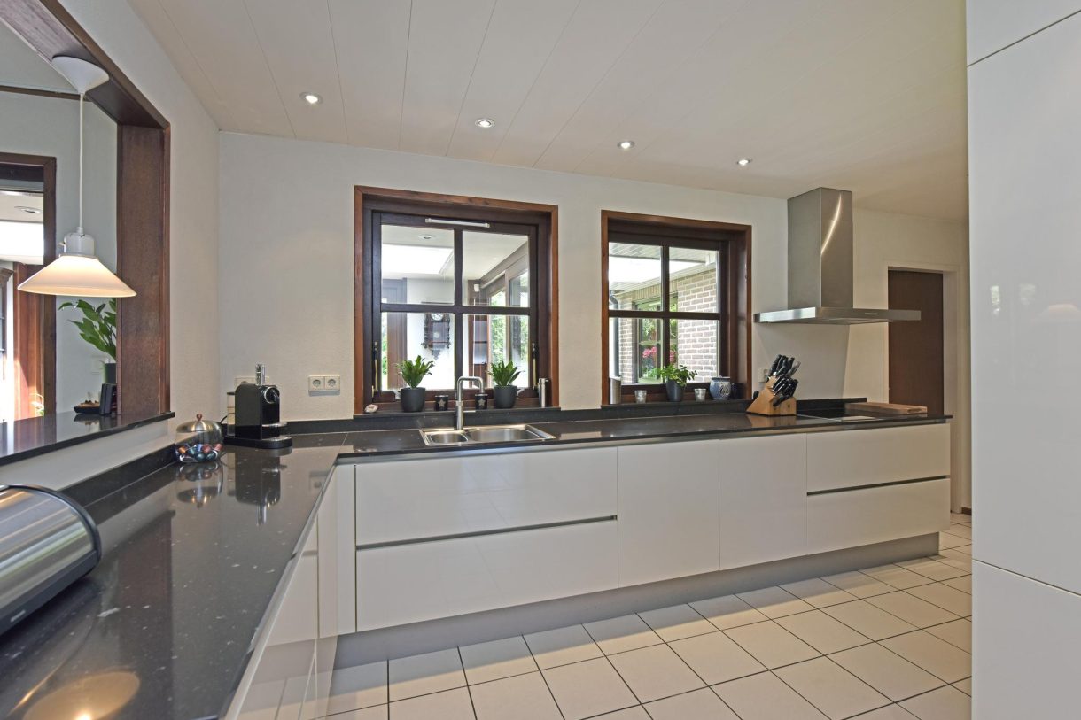 Te koop: Foto Woonhuis aan de Van der Leeplein 4 in Aarlanderveen