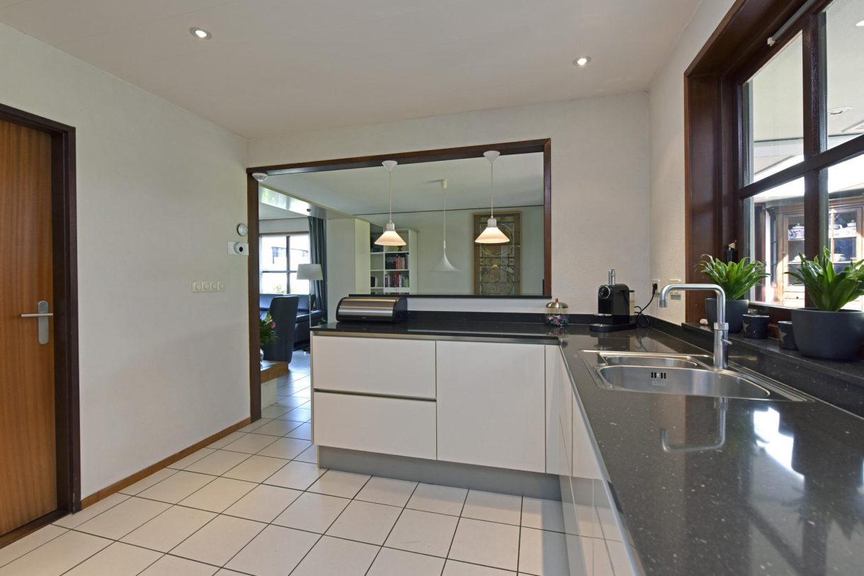 Te koop: Foto Woonhuis aan de Van der Leeplein 4 in Aarlanderveen