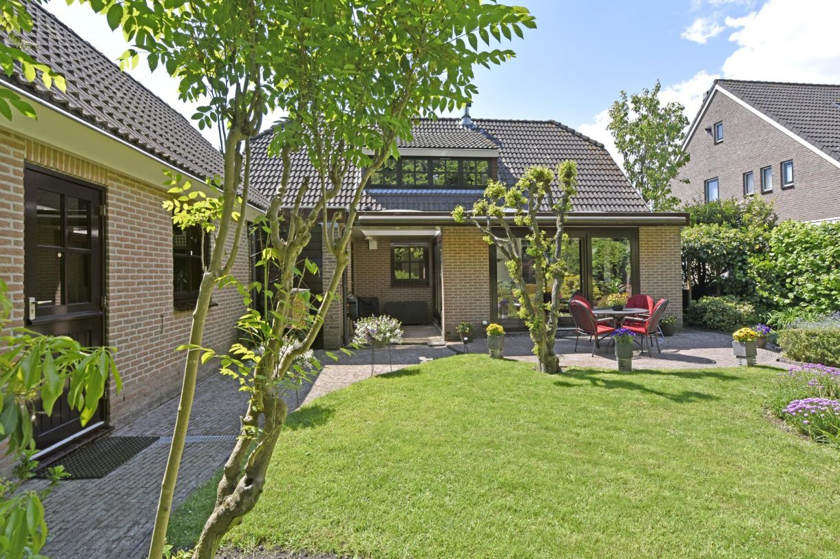 Te koop: Foto Woonhuis aan de Van der Leeplein 4 in Aarlanderveen