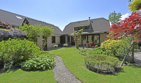 Te koop: Foto Woonhuis aan de Van der Leeplein 4 in Aarlanderveen