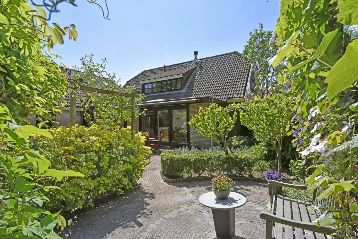 Te koop: Foto Woonhuis aan de Van der Leeplein 4 in Aarlanderveen