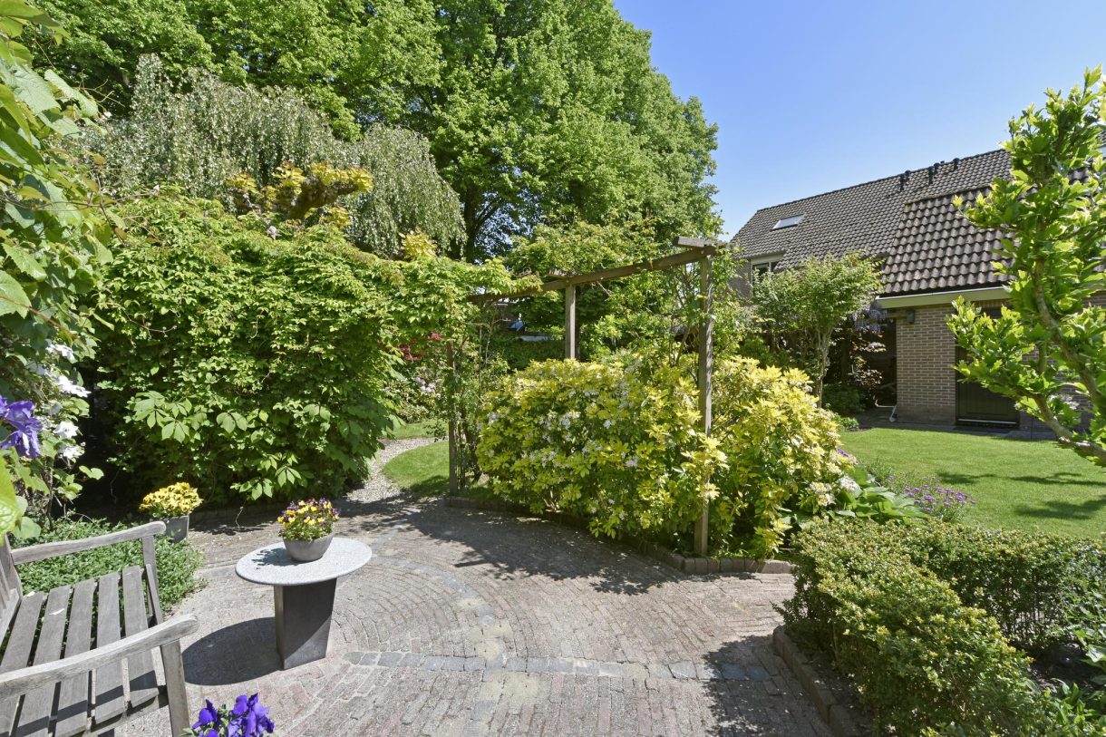 Te koop: Foto Woonhuis aan de Van der Leeplein 4 in Aarlanderveen