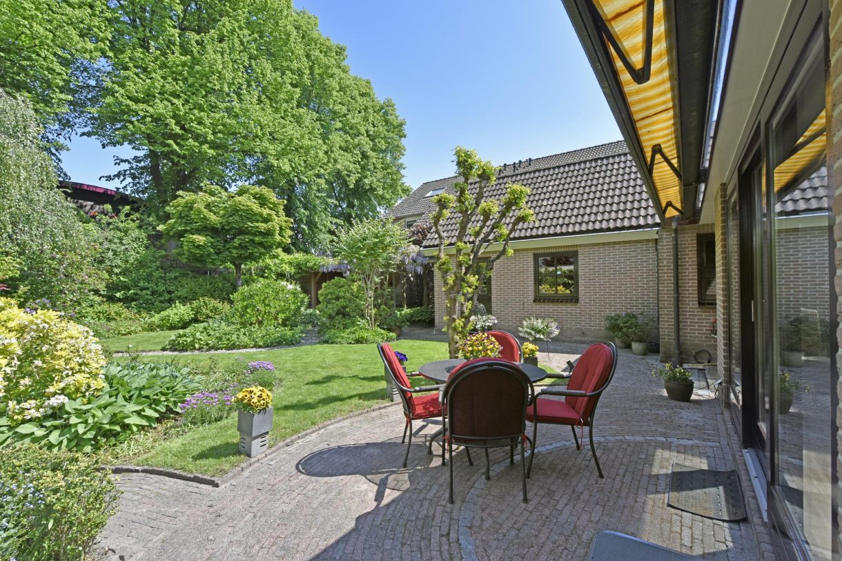 Te koop: Foto Woonhuis aan de Van der Leeplein 4 in Aarlanderveen