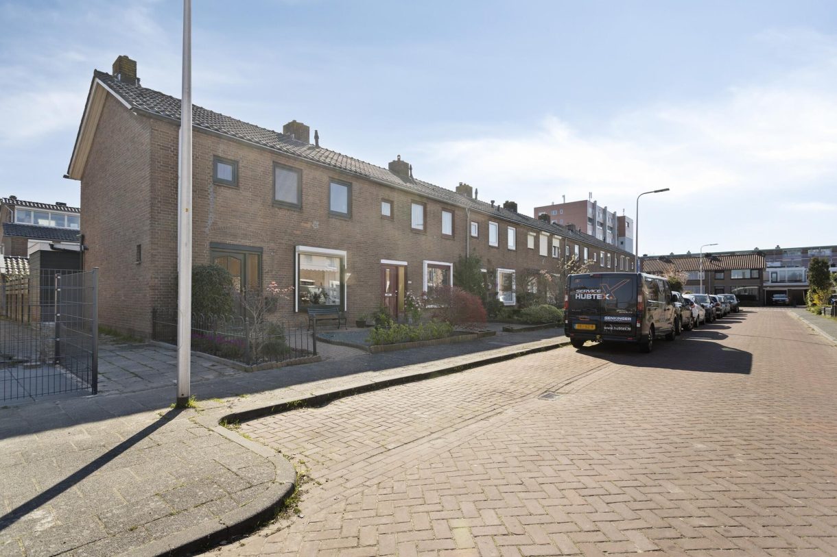 Te koop: Foto Woonhuis aan de Van Kinsbergenstraat 16 in Alphen aan den Rijn