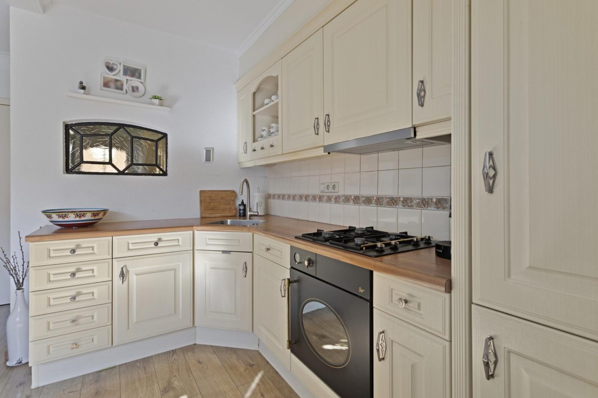 Te koop: Foto Woonhuis aan de Van Kinsbergenstraat 16 in Alphen aan den Rijn