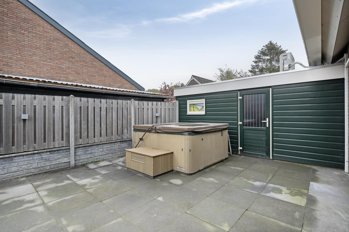 Te koop: Foto Woonhuis aan de Julianalaan 1 in Nieuwlande