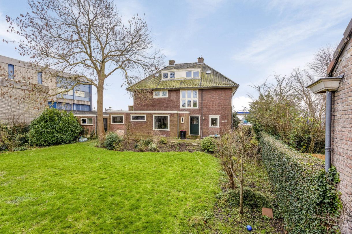 Te koop: Foto Woonhuis aan de Esdoornlaan 11 in Wormerveer