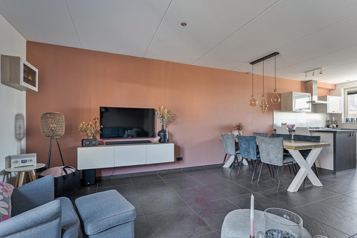 Te koop: Foto Woonhuis aan de Iepenlaan 52 in Rouveen