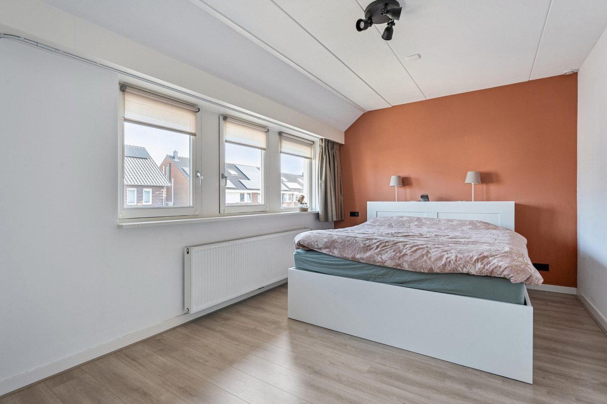 Te koop: Foto Woonhuis aan de Iepenlaan 52 in Rouveen